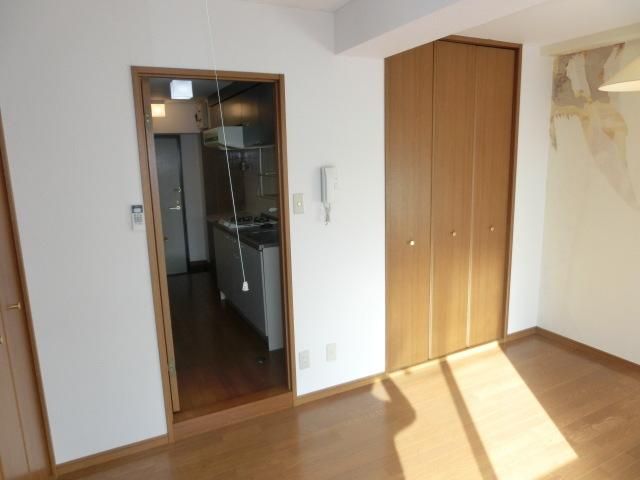 その他部屋・スペース　バルコニー側からみたお部屋