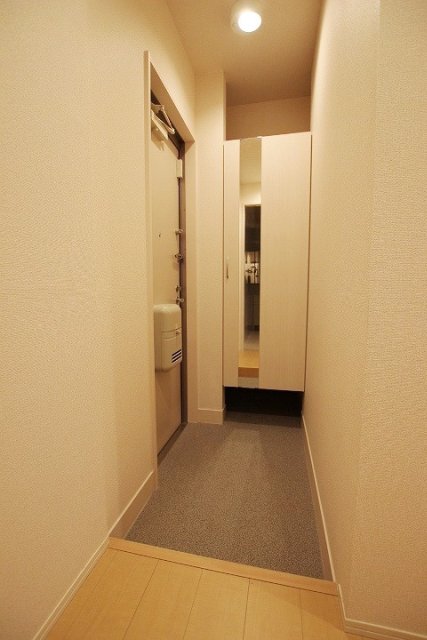 玄関　同物件別号室の写真です。