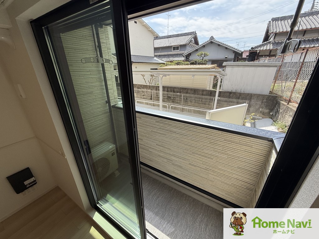 バルコニー　南西向きで日当たり良好です。