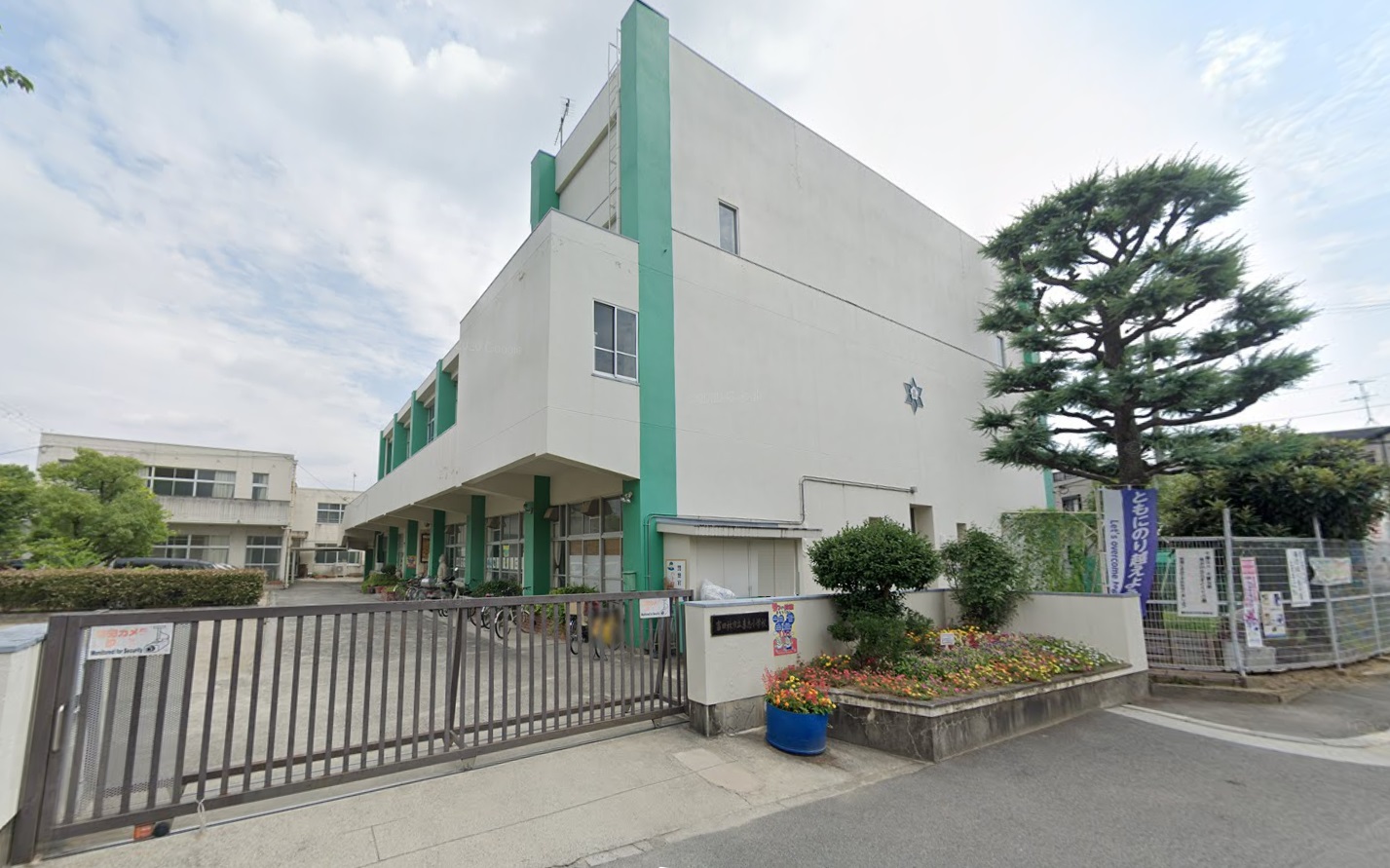 小学校　富田林市立喜志小学校（小学校）まで677m