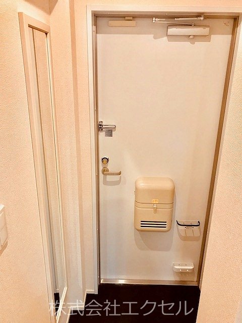 玄関　収納付きです。