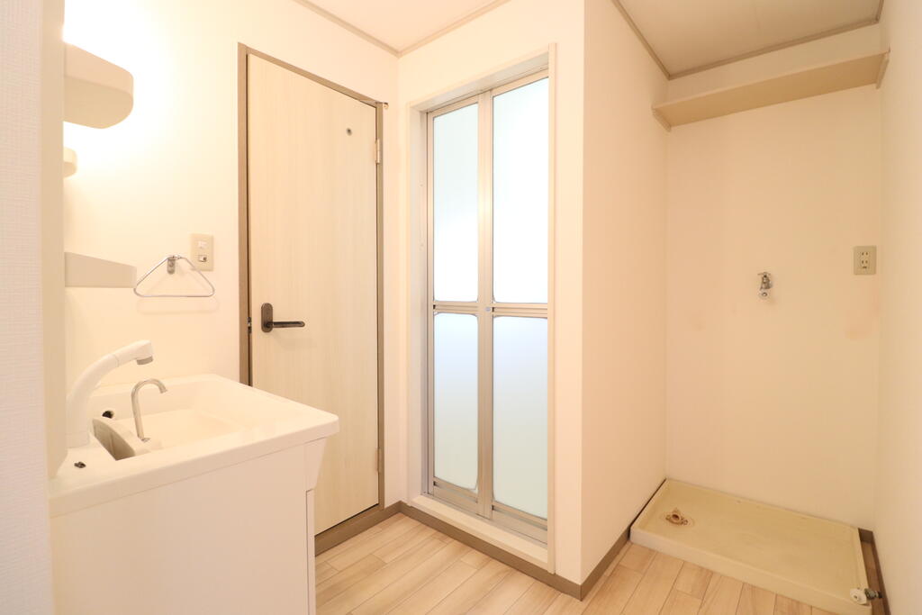 洗面設備　脱衣スペース広め