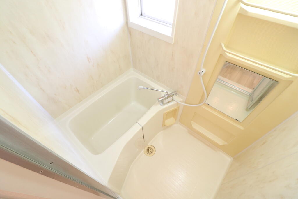 バス・シャワールーム　浴室窓有り