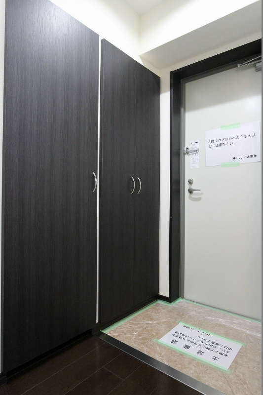 玄関　玄関収納とシューズボックス付きです。