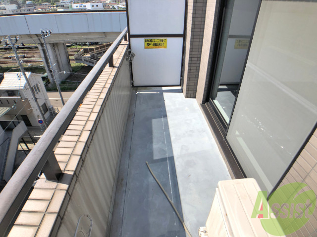 バルコニー　バルコニーは天気の良い日には洗濯物もよく乾きそうですね。