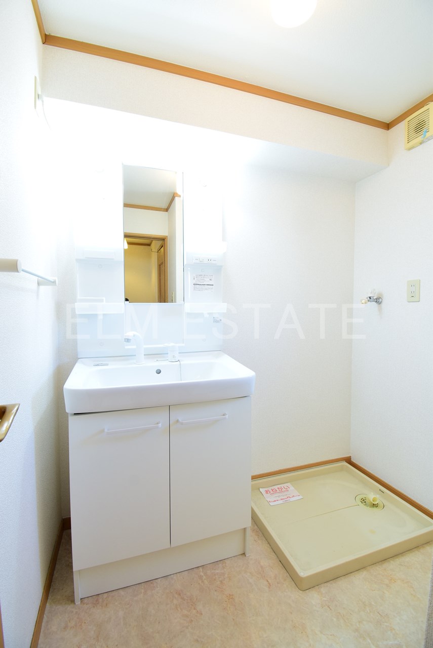 洗面設備　同一物件反転タイプの写真になります。