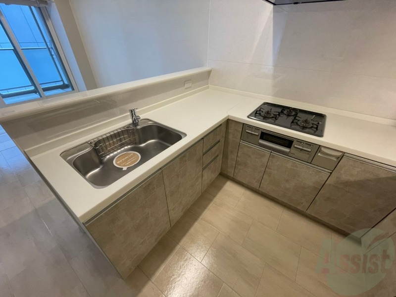 キッチン　調理スペースが確保されていて使いやすそうな印象でした。