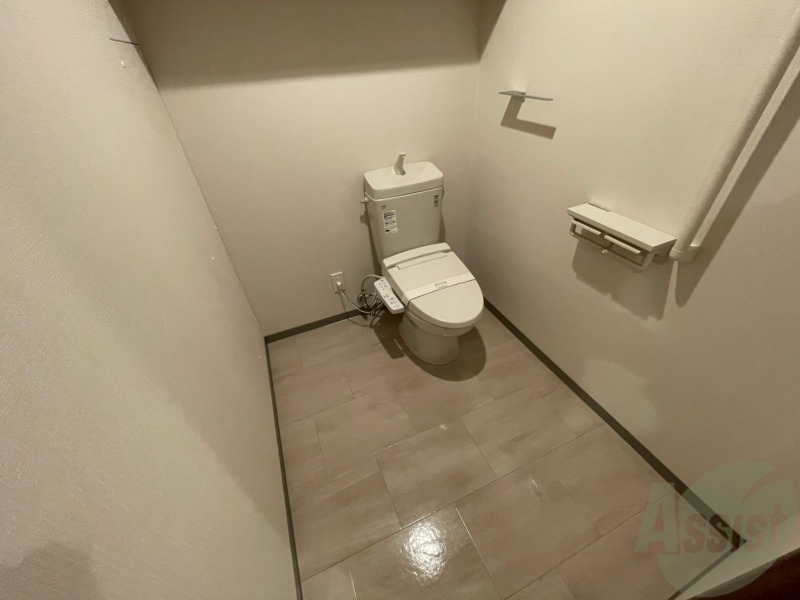 トイレ　ウォシュレット機能がついたトイレです。安心して使用できます。