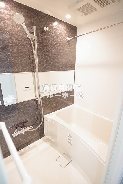 バス・シャワールーム　浴室乾燥機付きお風呂です！