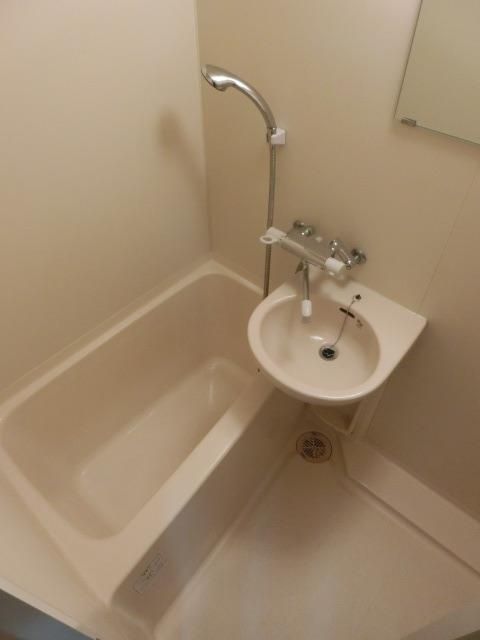 バス・シャワールーム　お風呂場です