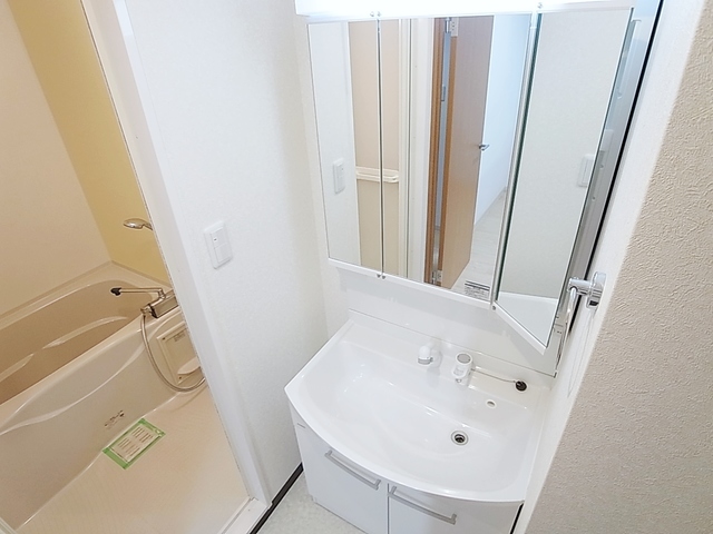 洗面設備　３面鏡付きシャンプードレッサー