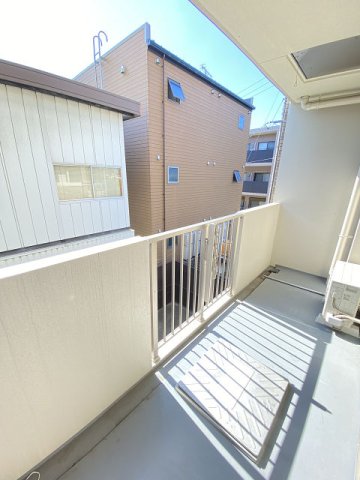 バルコニー　外からの目が気にならないバルコニーで洗濯物が干せます
