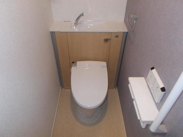 トイレ　落ち着いたトイレです