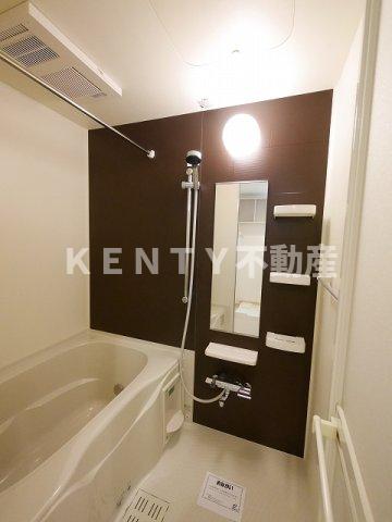 バス・シャワールーム　落ち着いた空間のお風呂です