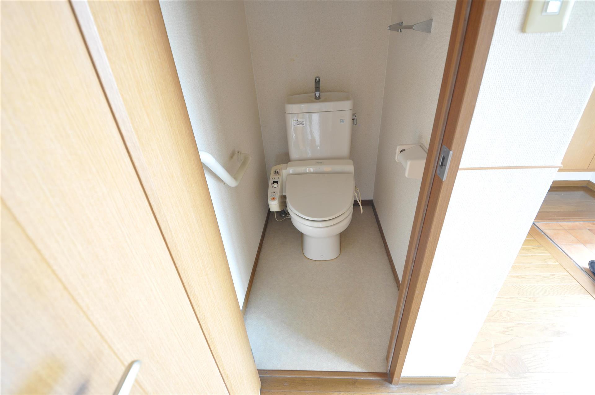 トイレ　ウォシュレット付き♪