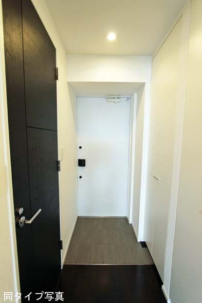 玄関　同タイプ写真　※現況優先