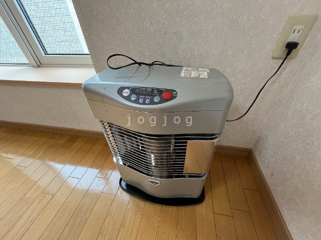 その他設備　灯油ＦＦ式ストーブ