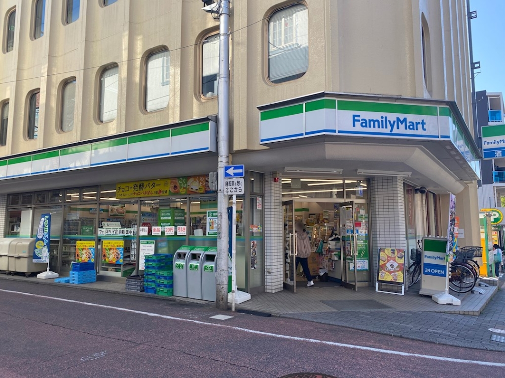 コンビニ　ファミリーマート 相模原東林間駅前店（コンビニ）まで232m