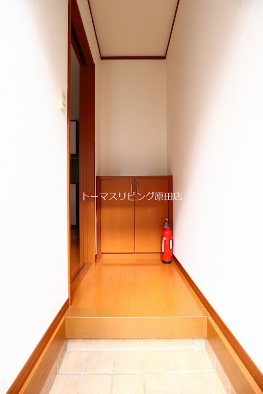 玄関　102号室写真
