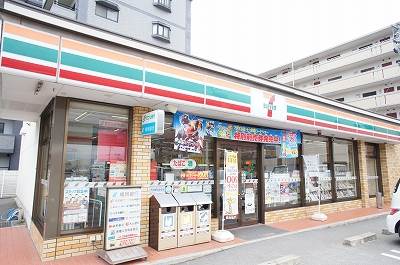 コンビニ　セブンイレブン（コンビニ）まで1242m