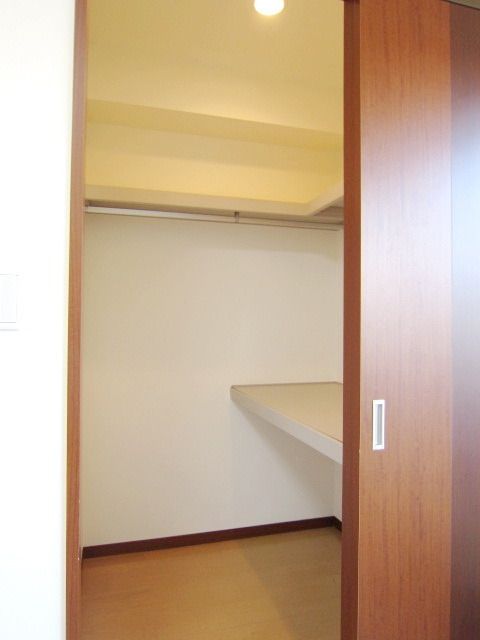 収納　★奥行きのあるウォークインクローゼットで荷物がたっぷり入り…