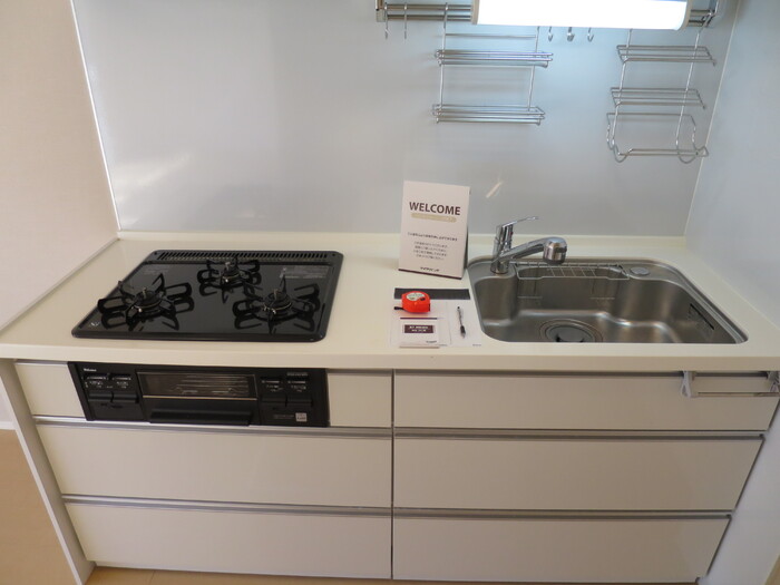 キッチン　お部屋の雰囲気にピッタリの色です