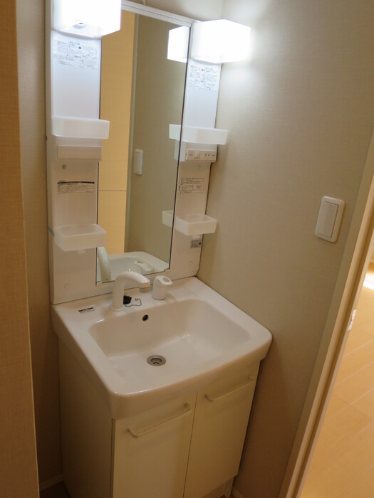 洗面設備　便利なシャワー付き洗面台