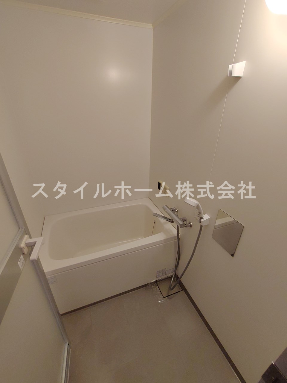 バス・シャワールーム　別部屋写真です。