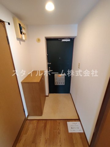 玄関　別部屋写真です。