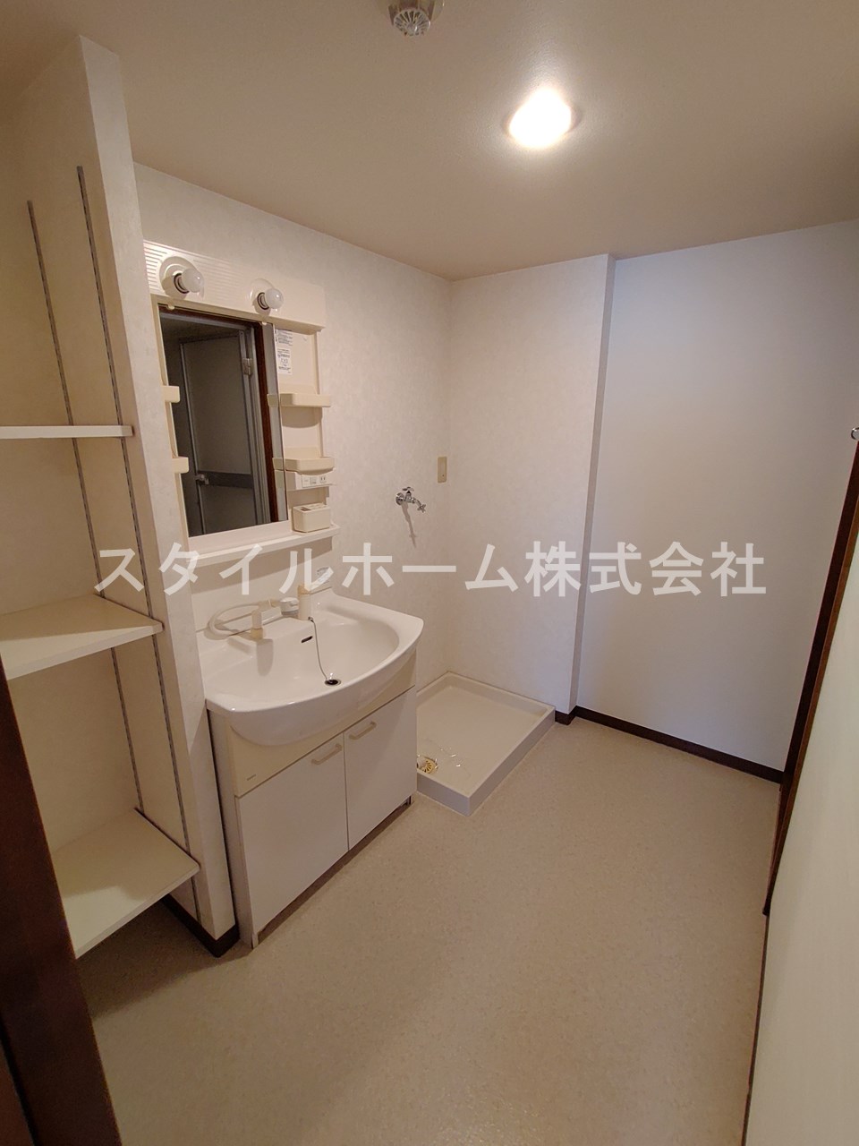 洗面設備　別部屋写真です。