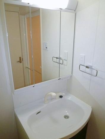 洗面設備　※別部屋の参考写真です。