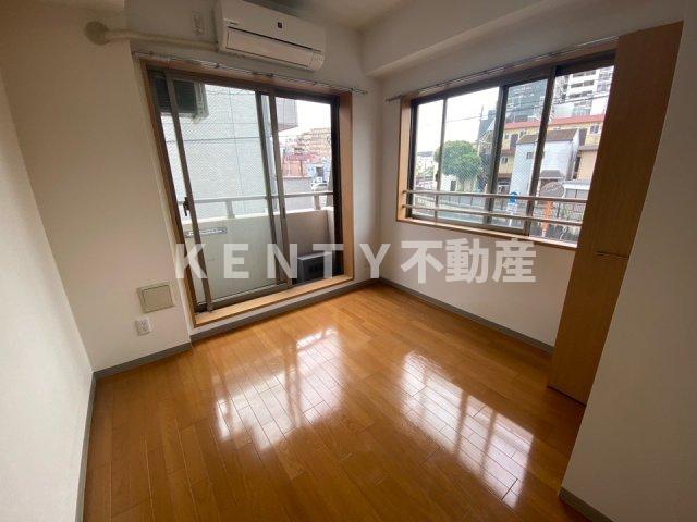 居室・リビング　こちらの居間で趣味の時間をお楽しみください