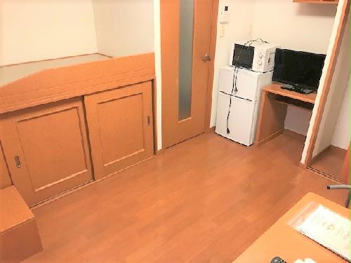 居室・リビング　1階フローリング2階じゅうたん