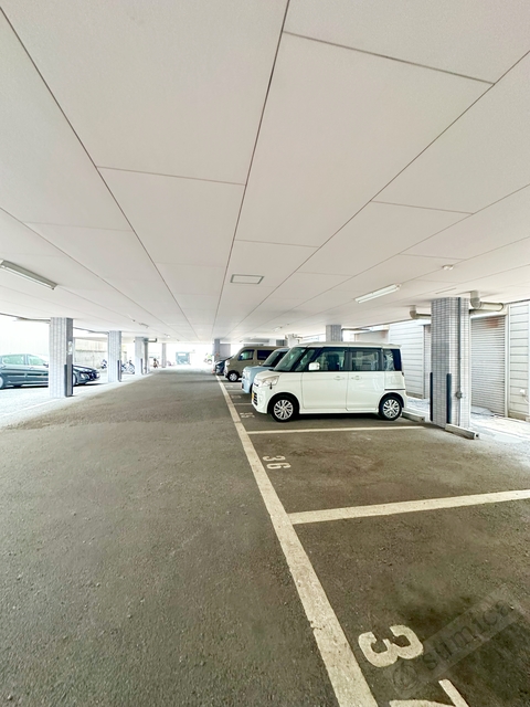 駐車場　建物下が駐車場で、雨の日でも傘いらず＾＾