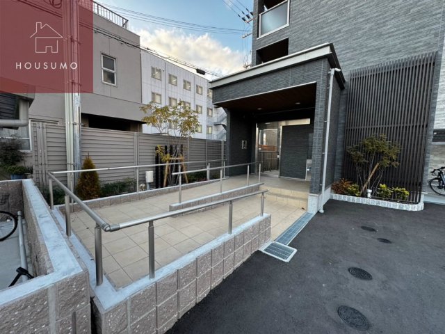 エントランス　落ち着いたエントランスです