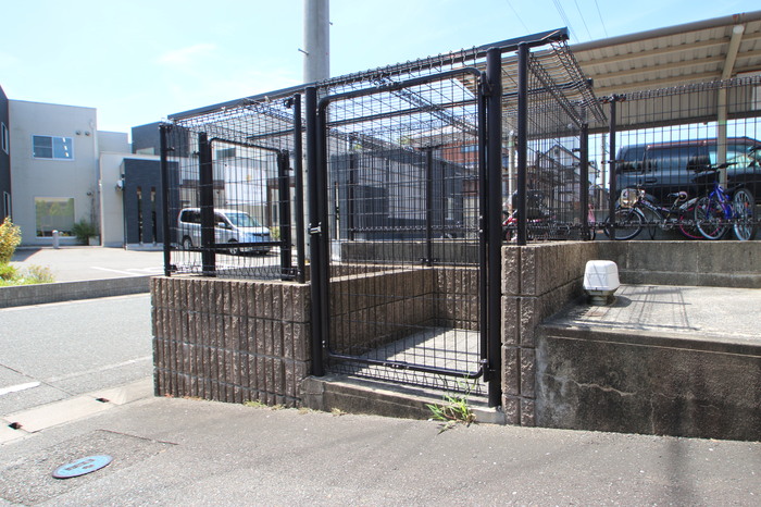 キッチン　ゴミ置場