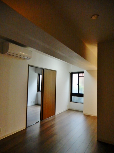 居室・リビング　こちらの居間で趣味の時間をお楽しみください