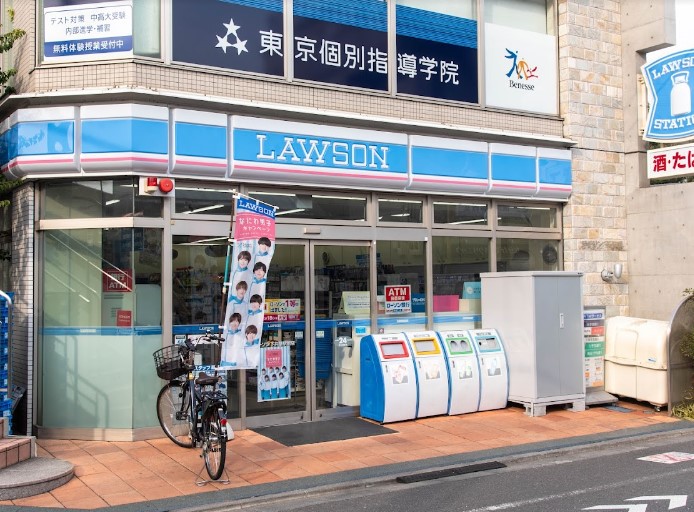 コンビニ　ローソン 下井草駅前店（コンビニ）まで32m