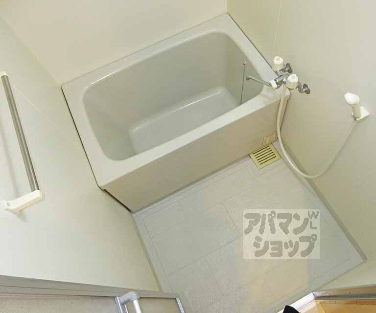 バス・シャワールーム　ぴかぴかの浴室です