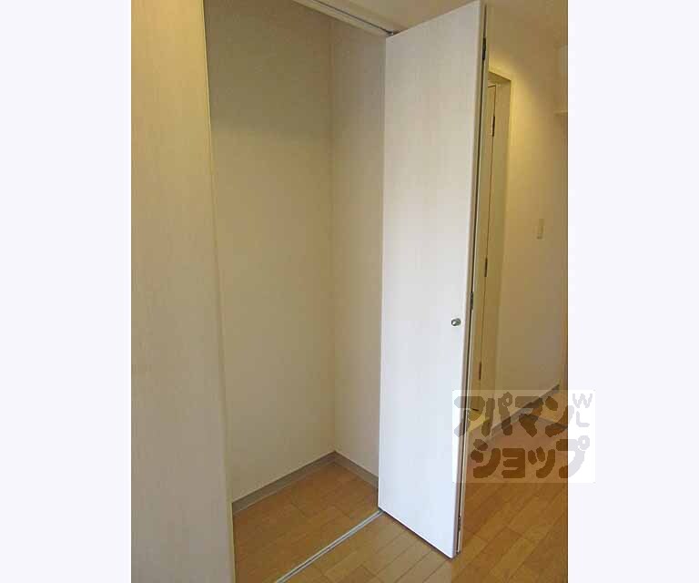 収納　キッチン裏収納です