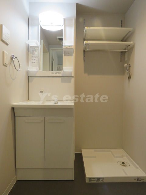 洗面設備　この写真の反転タイプです。