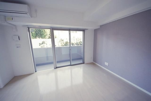 居室・リビング　明るいお部屋です