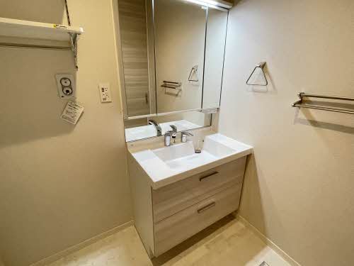 洗面設備　※同タイプの部屋写真です