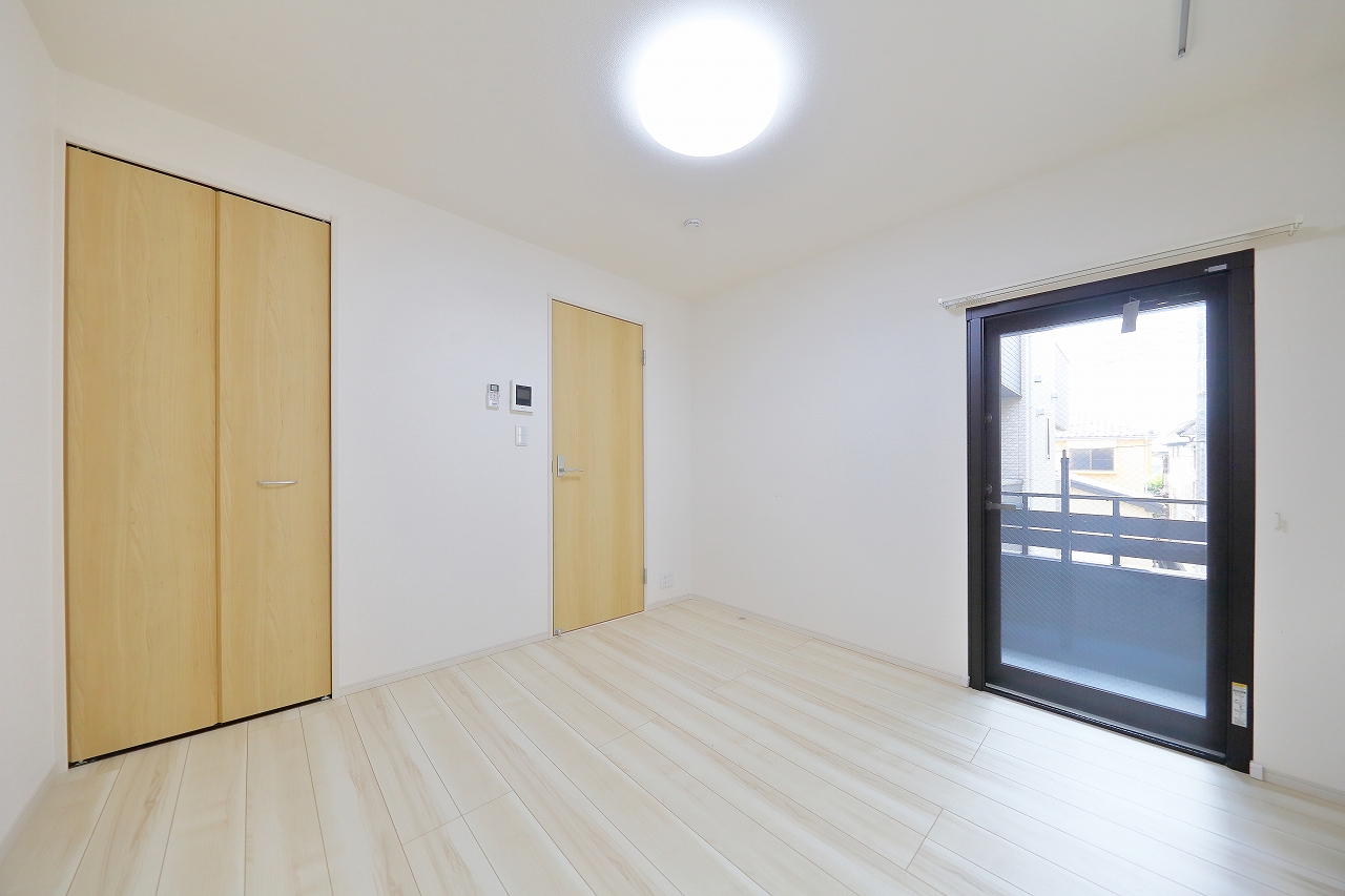 居室・リビング　203号室の写真引用