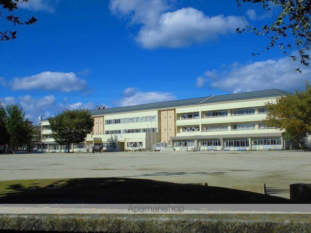 小学校　足利市立南小学校（小学校）まで727m