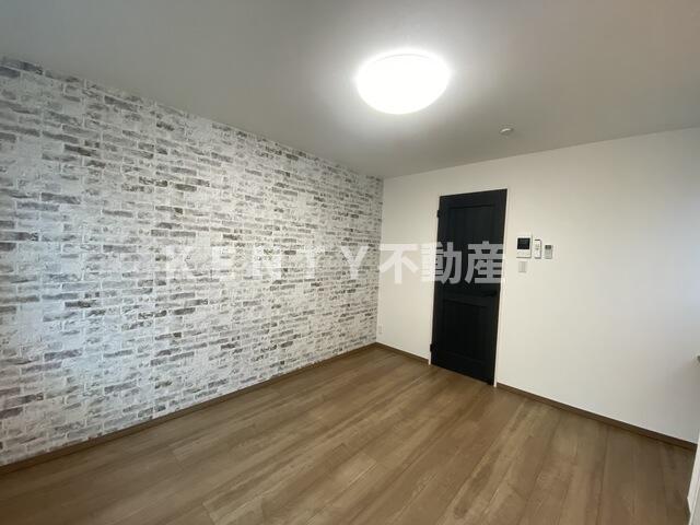 その他部屋・スペース　落ち着いた色調の寝室です