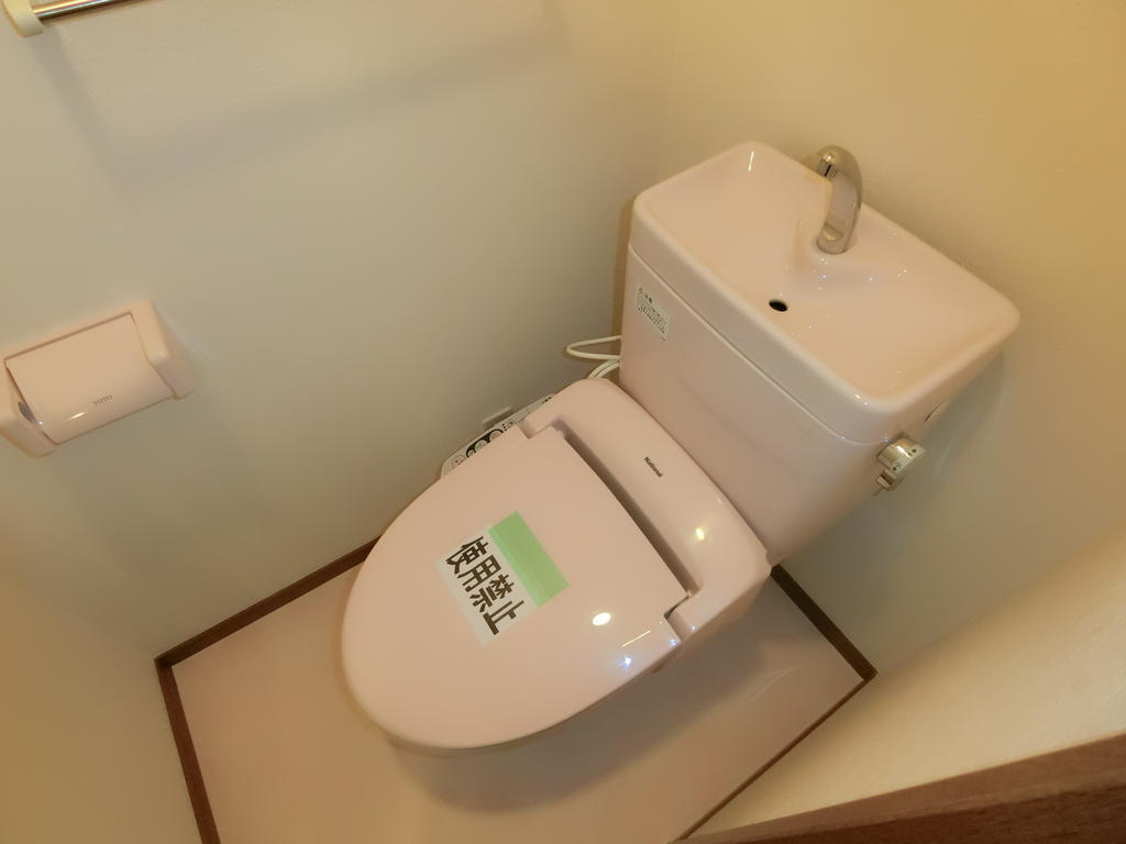 トイレ　温水洗浄便座