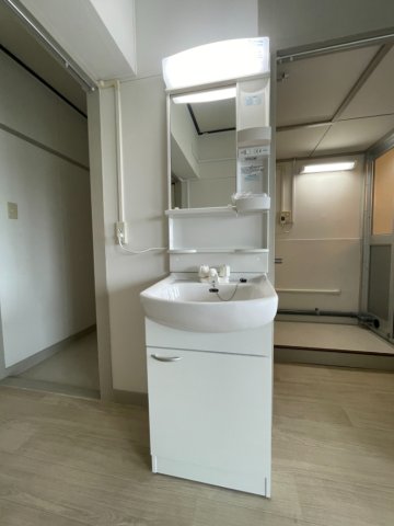 洗面設備　※画像は反転タイプの間取りのものです。