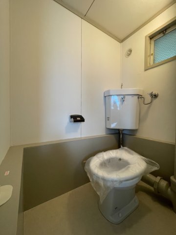 トイレ　※画像は反転タイプの間取りのものです。