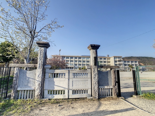 小学校　岐阜市立西郷小学校（小学校）まで2435m